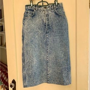 Vintage acid wash ‘80s denim pencil skirt